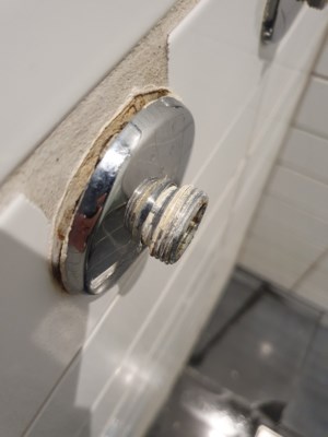 Afmontering rosetter ved brusearmatur med lige... | Lav-det-selv.dk