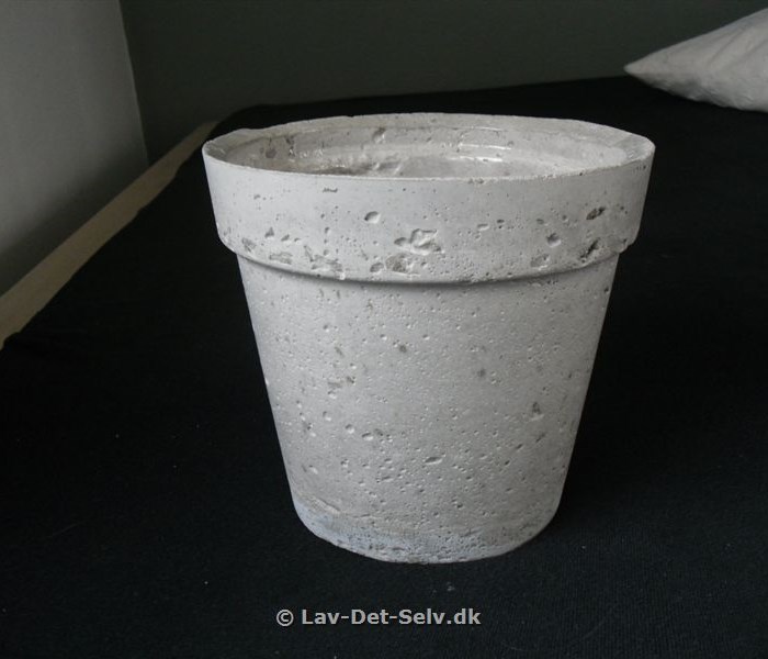 Cement-urtepotte