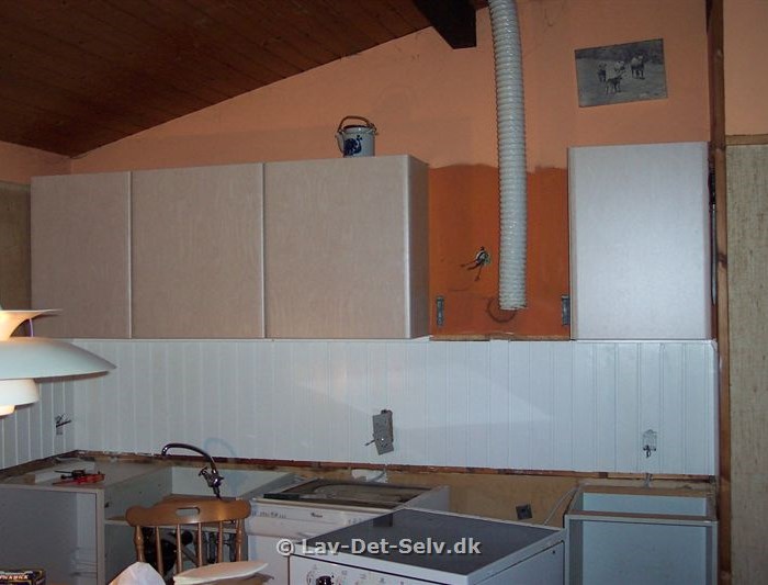 Ny køkkensektion i sommerhuset