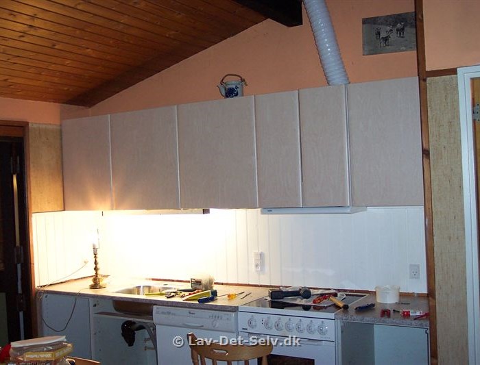 Ny køkkensektion i sommerhuset