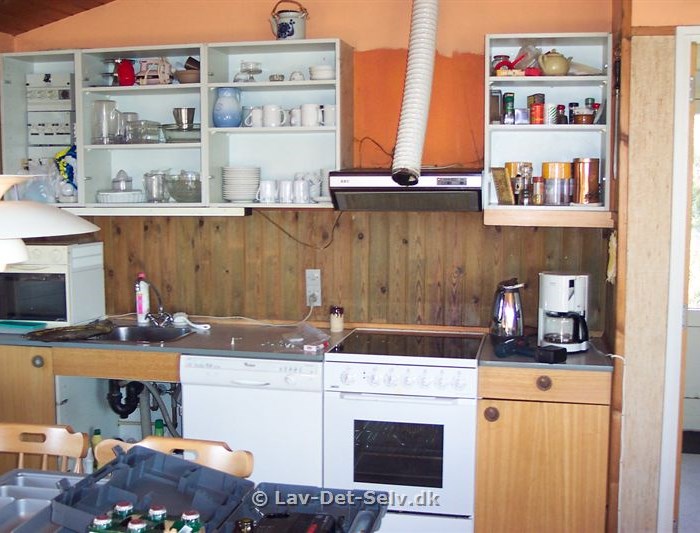 Ny køkkensektion i sommerhuset