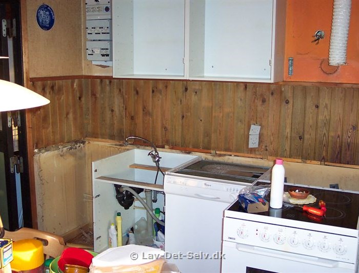 Ny køkkensektion i sommerhuset