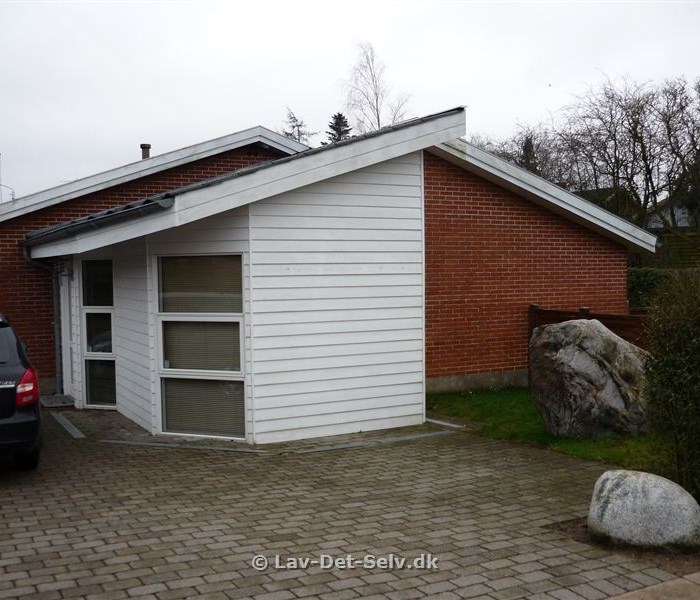 Ny indkørsel og fliser rundt om huset
