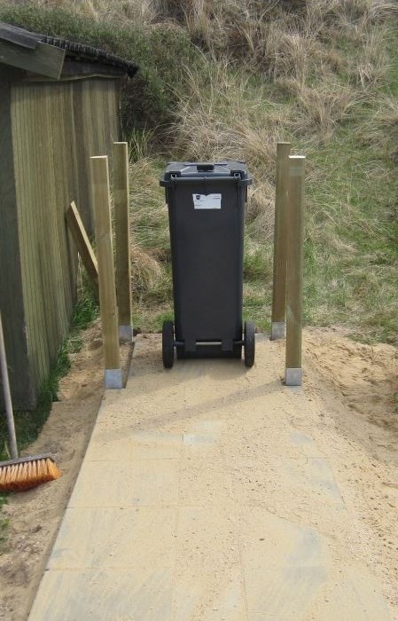Adgangsforhold til affaldscontainer.