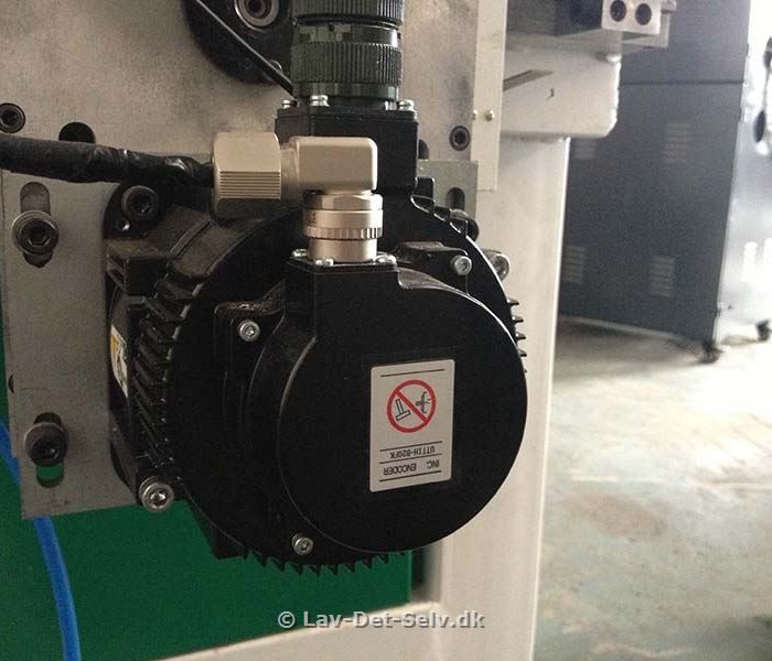 servo cnc router