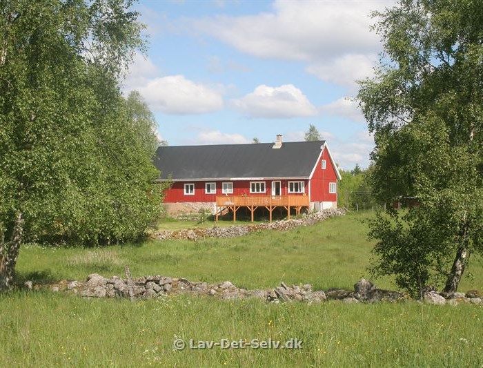 hus og terrasse