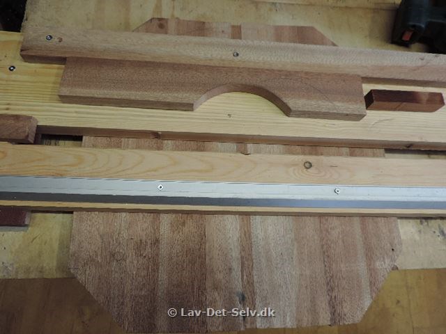 Bord til potteplanten  bord rundel til et lille stue bord....