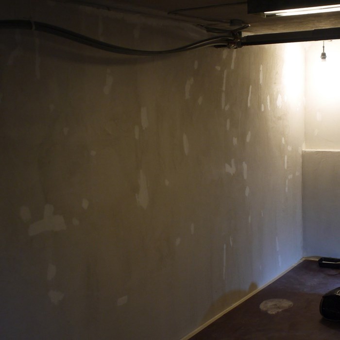 Isolering af kældervæg