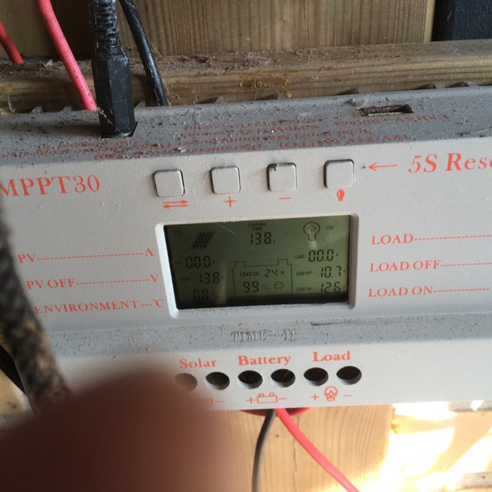 solceller opladning til 3 stk. akkumulatorer med 12 volt....