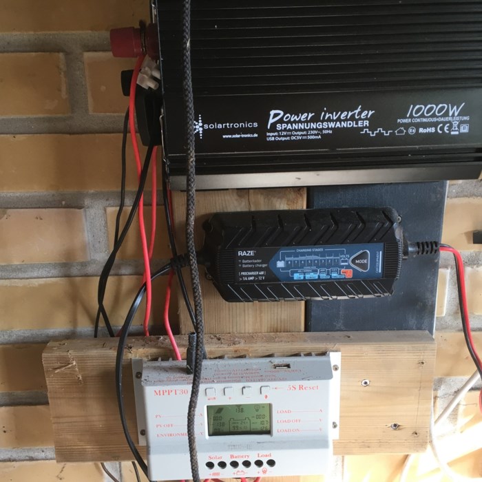 solceller opladning til 3 stk. akkumulatorer med 12 volt....