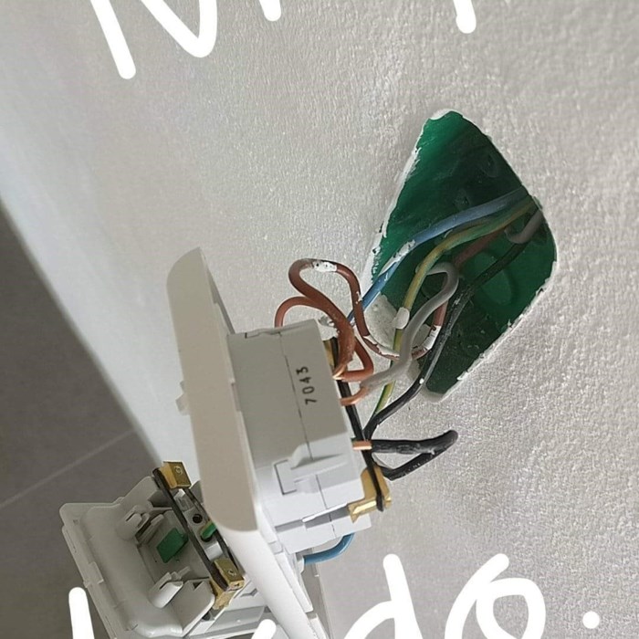 Installation af lysdæmper - tre kontakter i alt til samme lampe