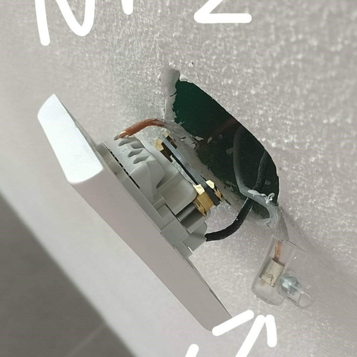 Installation af lysdæmper - tre kontakter i alt til samme lampe