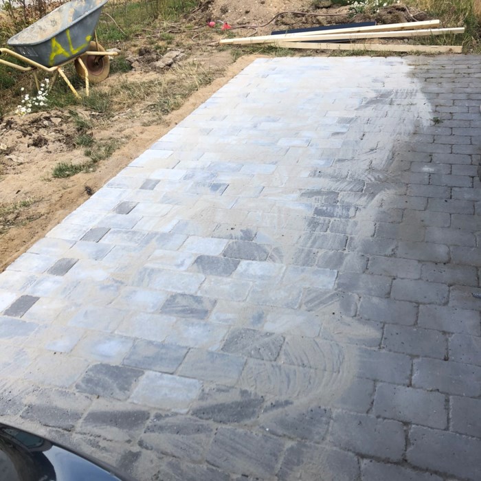 Udvidelse af belægning ved carport