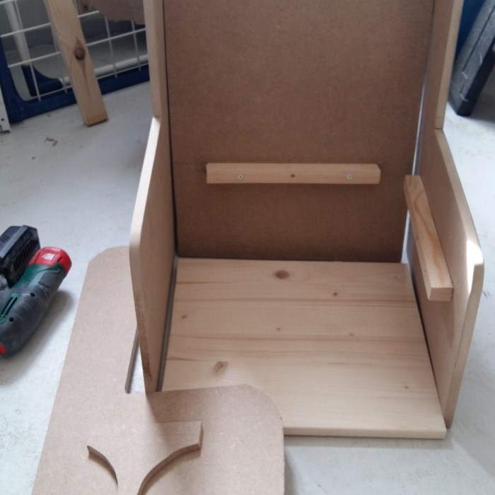 Barnestol af mdf...