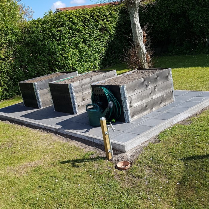 Terrasse med højbede
