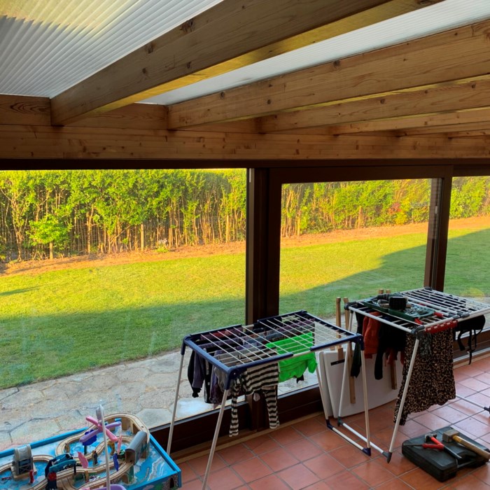 Overdækket terrasse af gammel udestue....