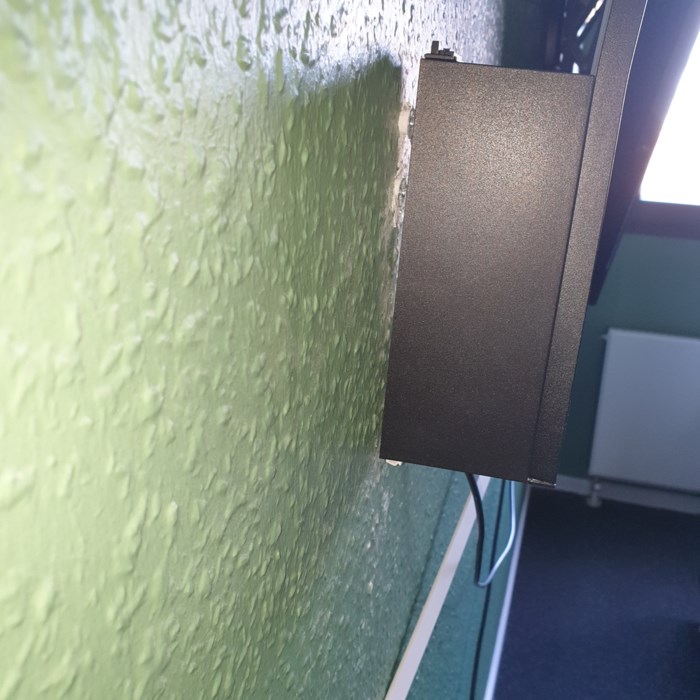 Revet lampe ud af væg