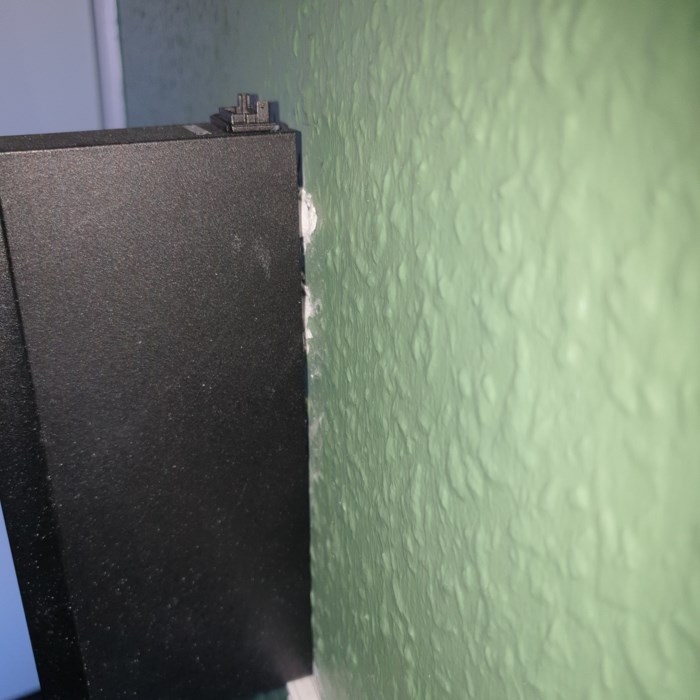 Revet lampe ud af væg