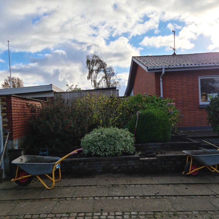 Hjemmelavet carport med værksted