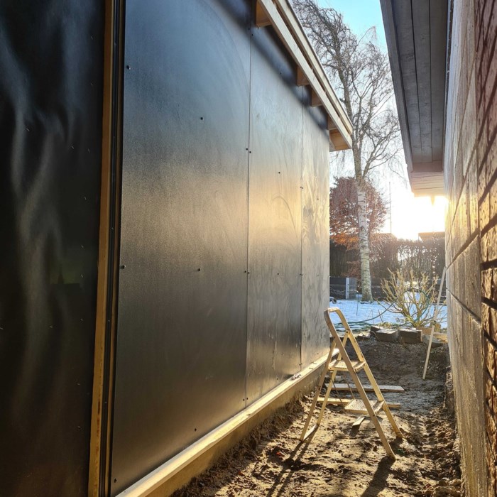 Hjemmelavet carport med værksted