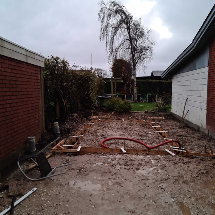 Hjemmelavet carport med værksted
