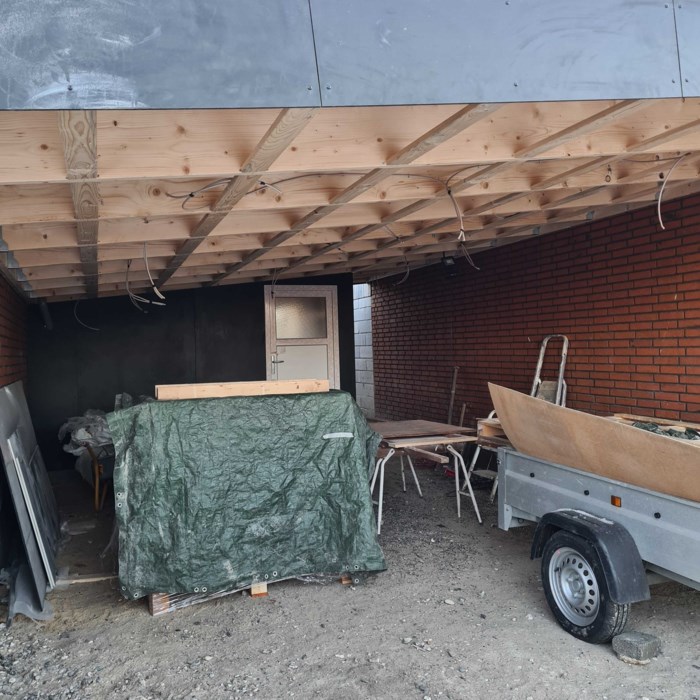 Hjemmelavet carport med værksted