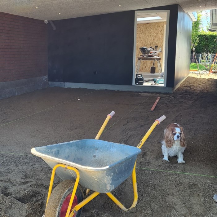 Hjemmelavet carport med værksted