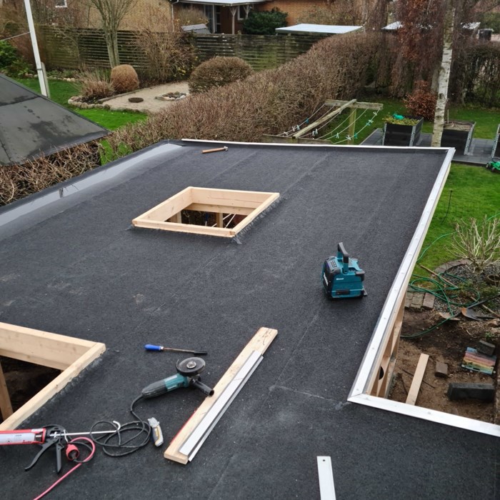 Hjemmelavet carport med værksted