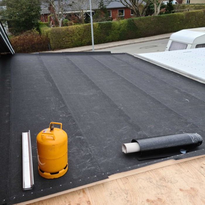 Hjemmelavet carport med værksted