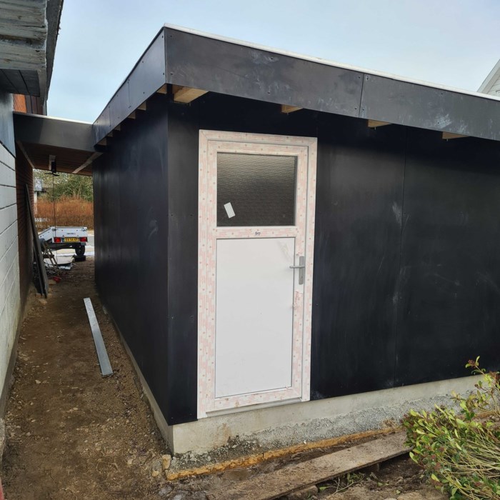 Hjemmelavet carport med værksted