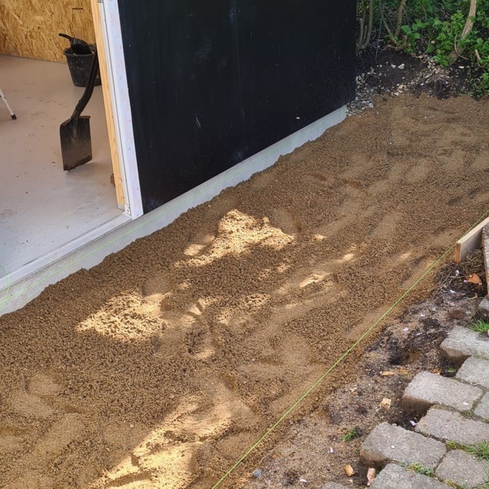 Hjemmelavet carport med værksted