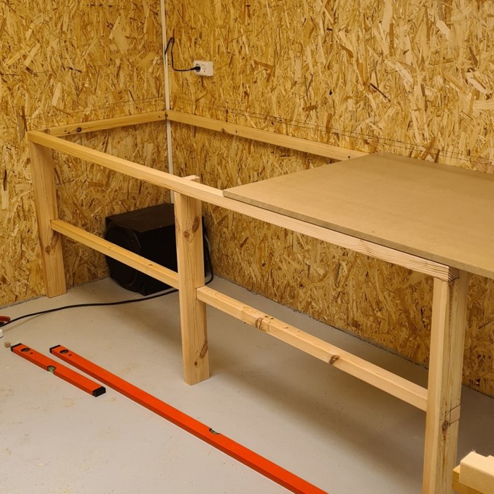 Hjemmelavet carport med værksted