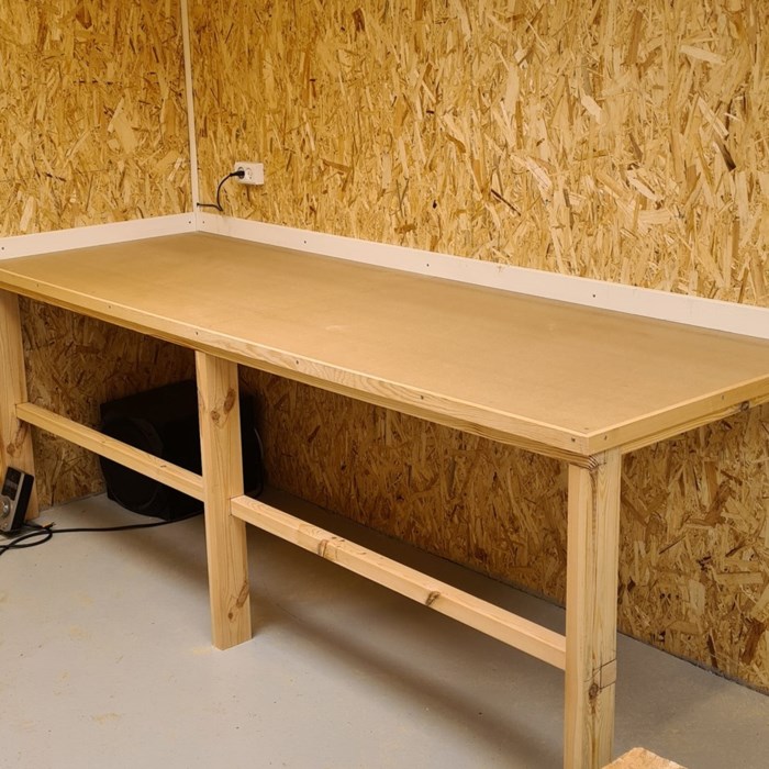 Hjemmelavet carport med værksted