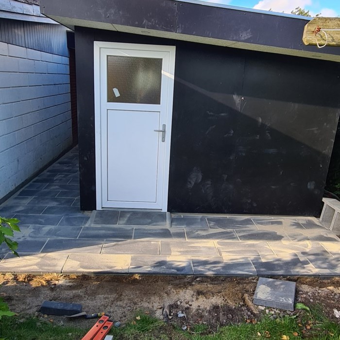 Hjemmelavet carport med værksted