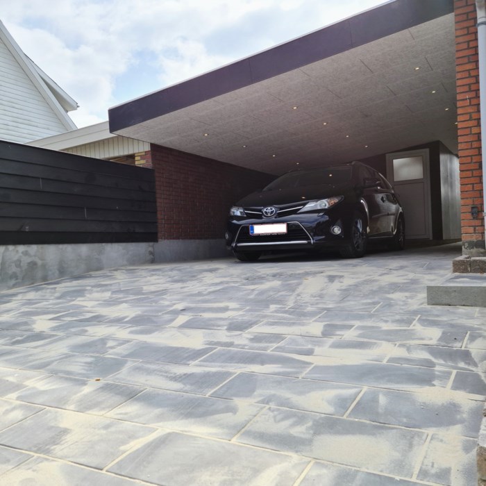 Hjemmelavet carport med værksted