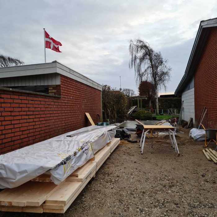 Hjemmelavet carport med værksted