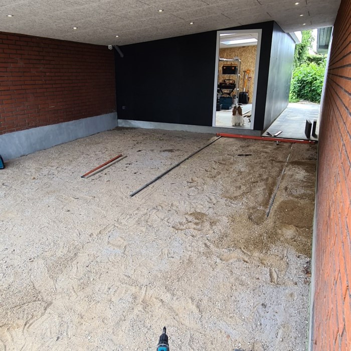 Hjemmelavet carport med værksted