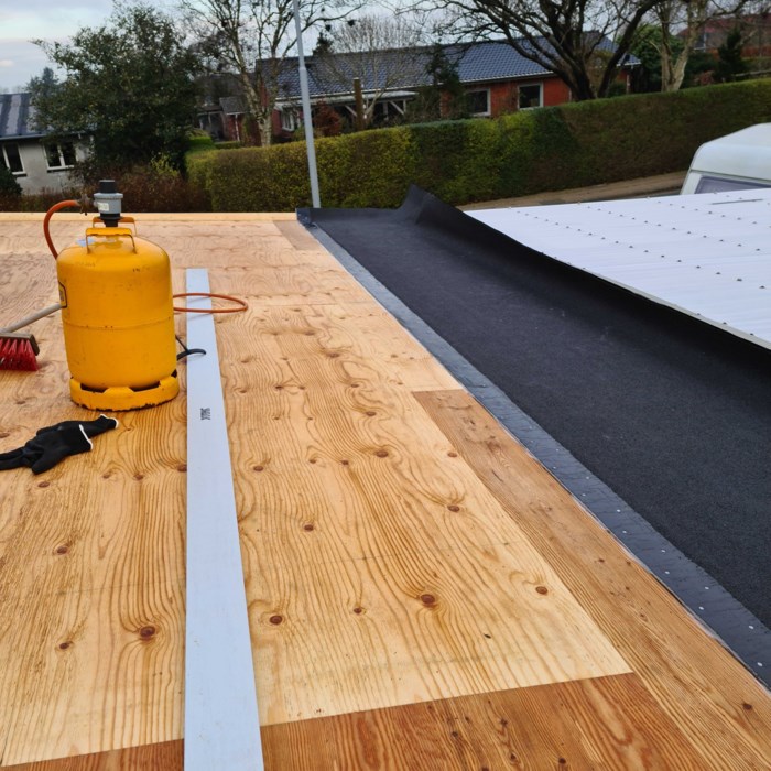 Hjemmelavet carport med værksted
