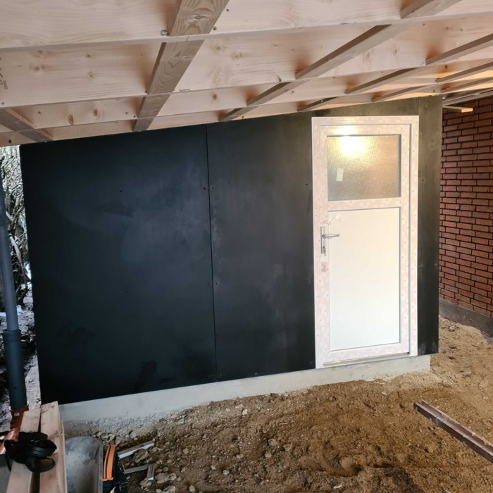Hjemmelavet carport med værksted