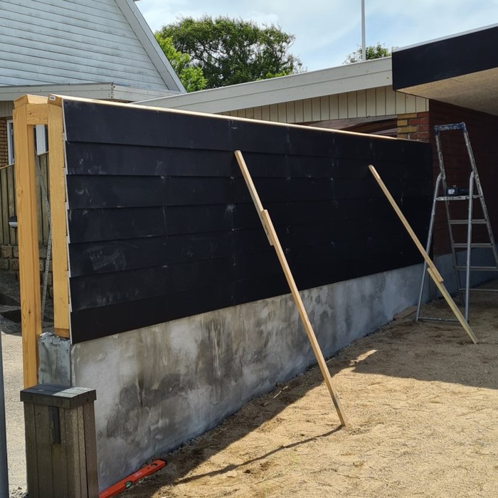 Hjemmelavet carport med værksted