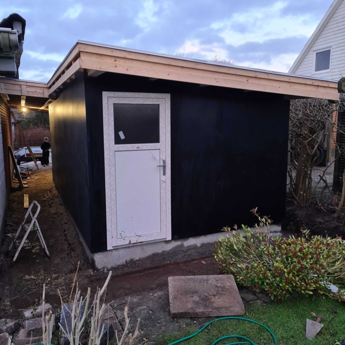 Hjemmelavet carport med værksted