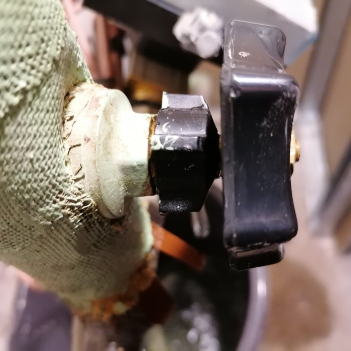 Hvad kaldes hanen der drypper...