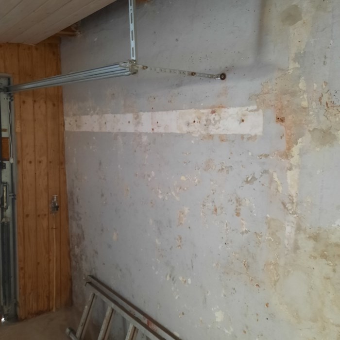 isolering af væg i værksted garage