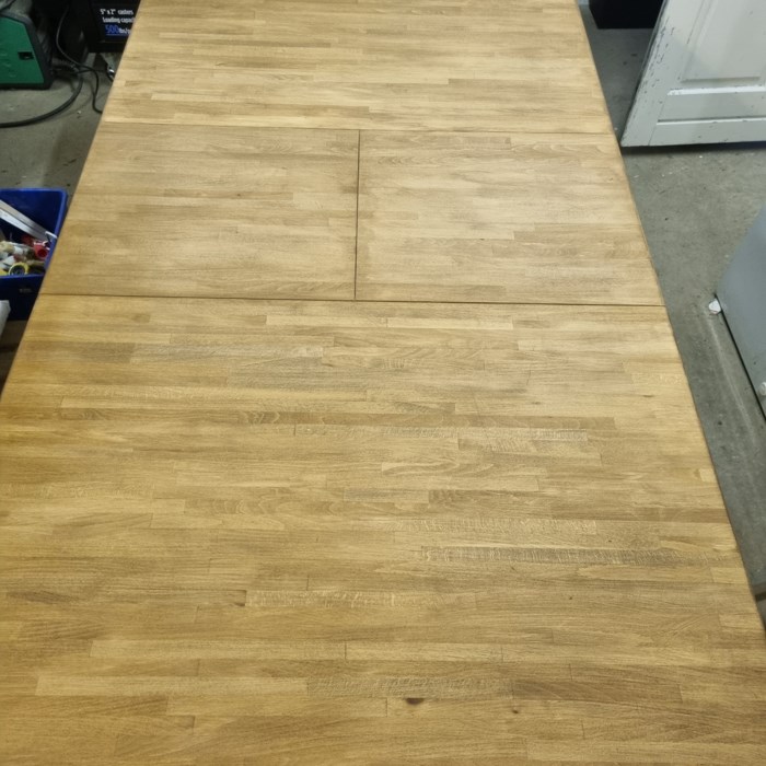 genopfriskning af gammel IKEA spisebord.