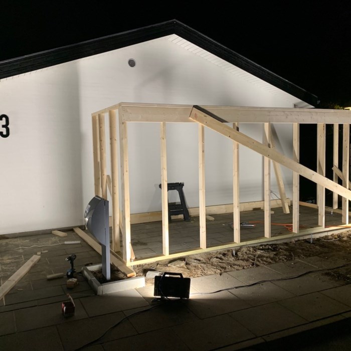 14m2 cykelskur på gavl af hus