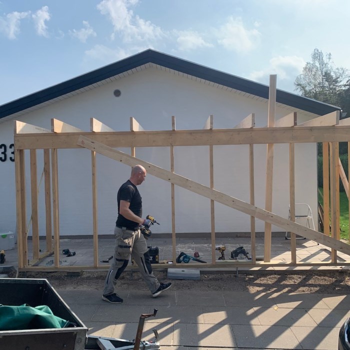 14m2 cykelskur på gavl af hus