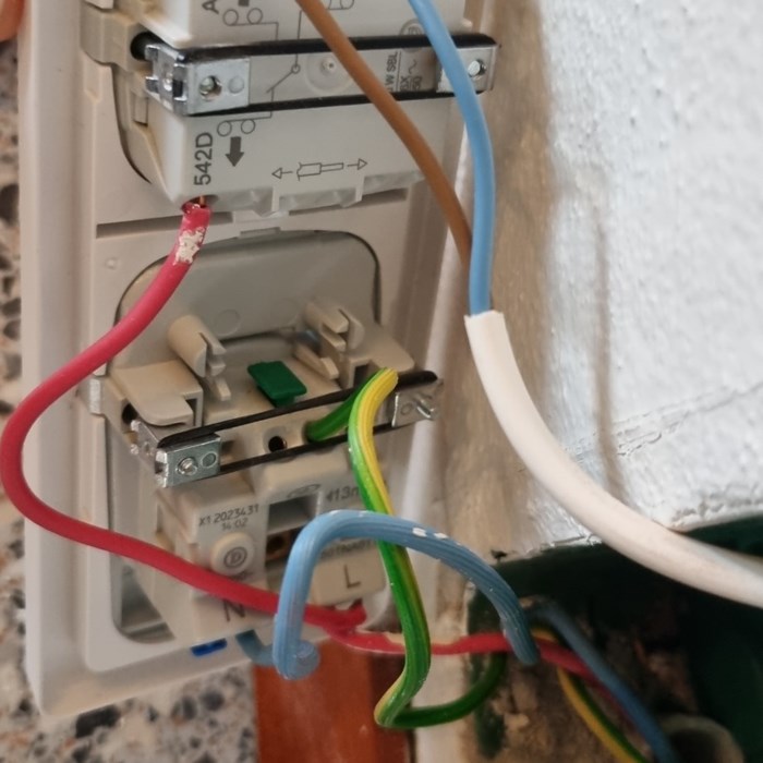 Forbindelse mellem 2 kontakter