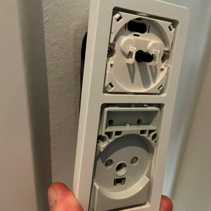 Hjælp tilplacering af ledning fra dimmer 200 til Lk tangent knap med korrespondance....