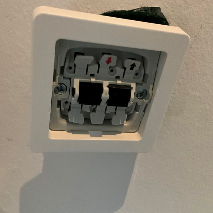 Hjælp tilplacering af ledning fra dimmer 200 til Lk tangent knap med korrespondance....
