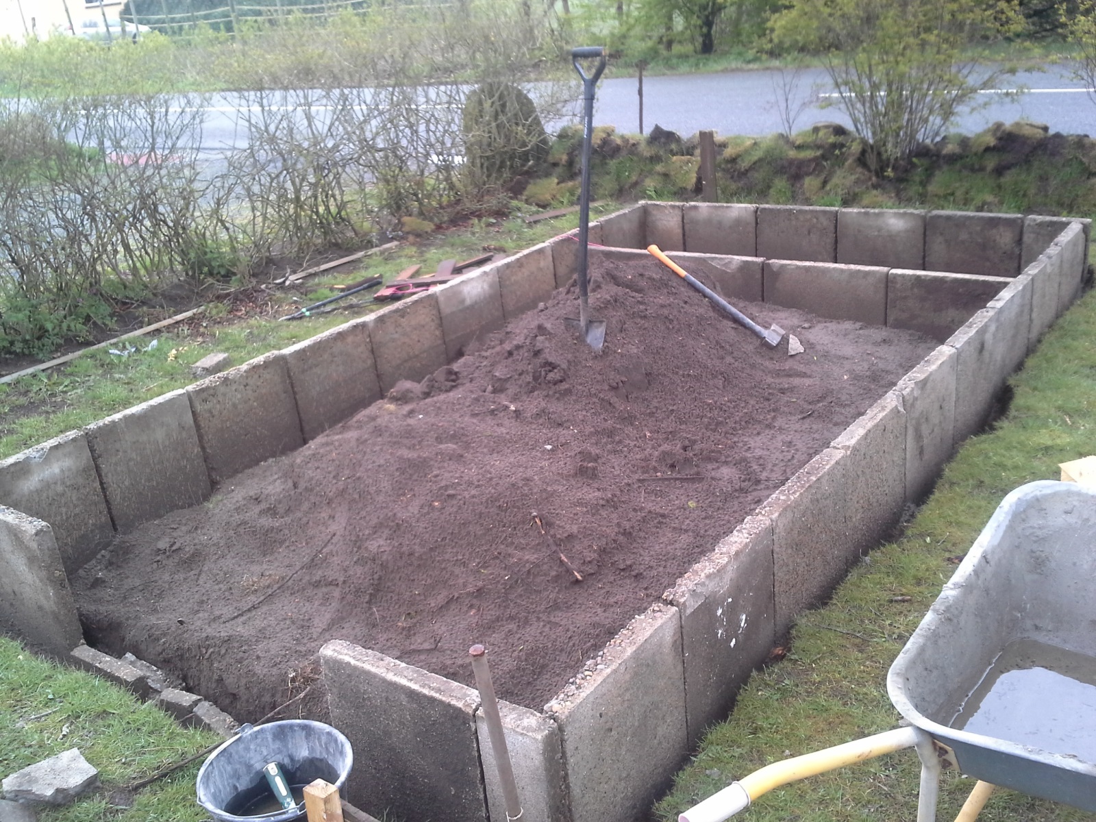 Fortovs fliser som fundament drivhus/højbede beton ?? Lav selv fundament til drevhus